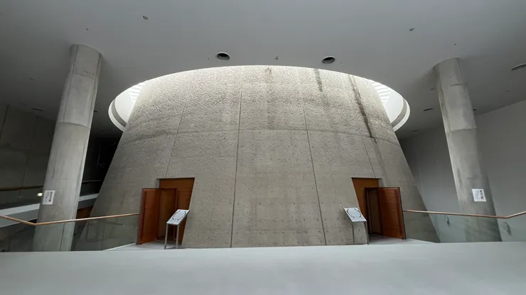 在東本願寺地下別有洞天。