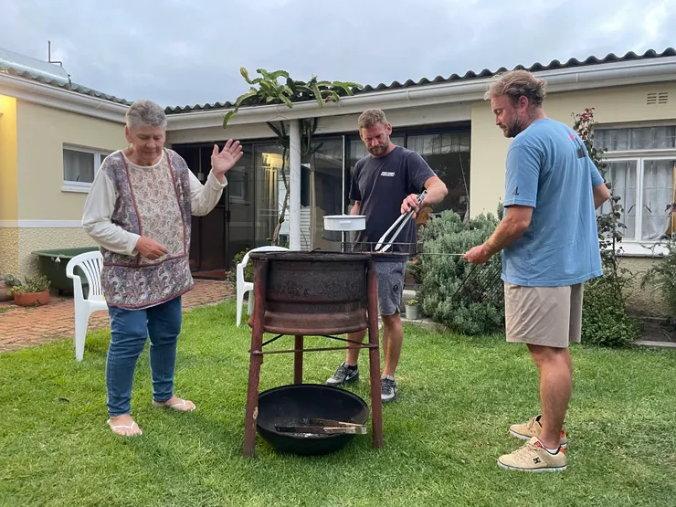 訂製或自製的烤爐