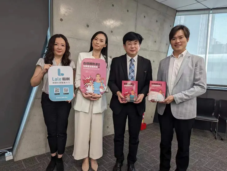 華苓科技梁賓先 董事長(右二)與事業品牌發展顧問Cynthia(左一)、雍碲國際教練負責人Lillian(左二)，以及艾德行銷執行長莊宜達(右一)會後合影