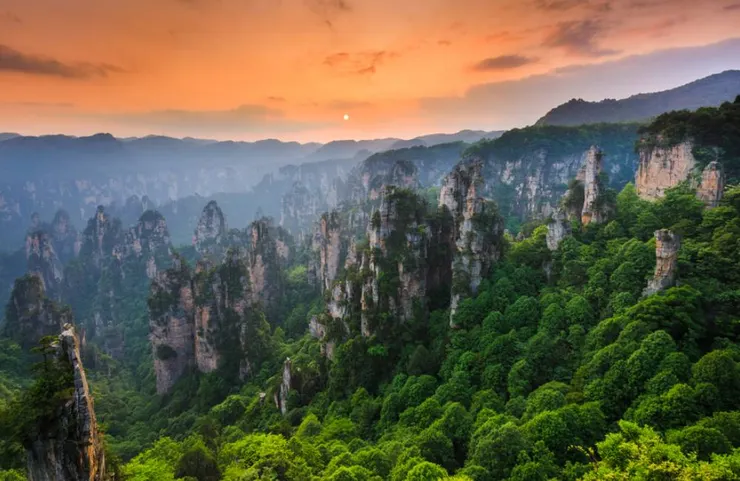 張家界國家森林公園 ©lkunl/shutterstock.com