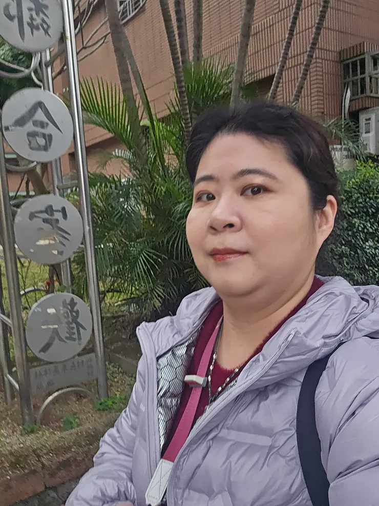 畫上美美的妝開心出門初一蠻冷的