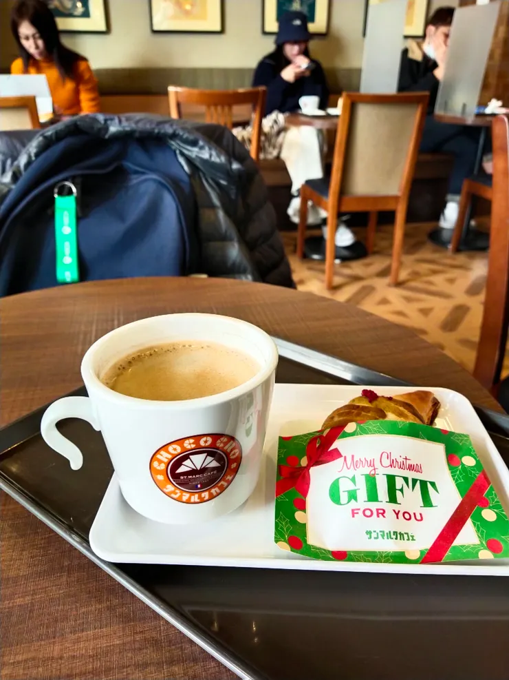 吃點東西再來杯咖啡，成了旅途中的每日公式