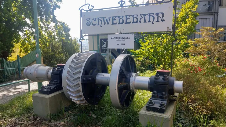 新藝術風格的歷史傳動軸與防護罩