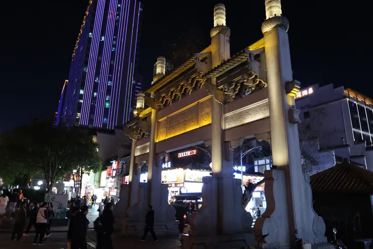 太平老街,基於文夕大火,你當一般步行街就好。