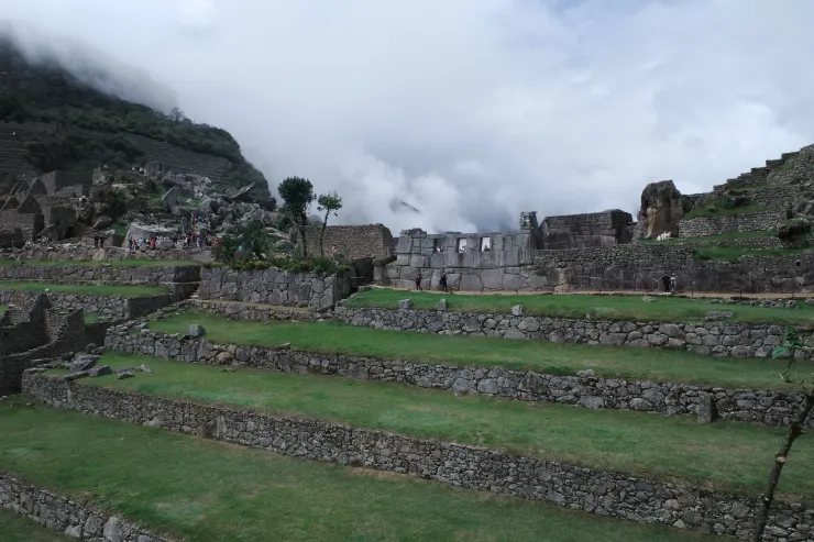 從不同的角度看三窗廟