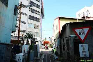 臂木式號誌機，三義路平交道(溪湖へ)&nbsp;