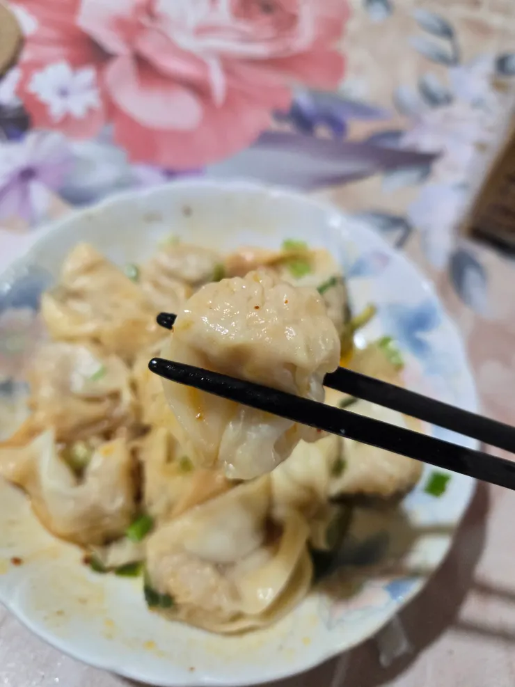 抄手真的很小顆我敲碗大顆的！