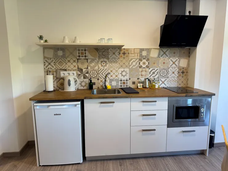 這小小的廚房什麼都有只要買食材就可以煮飯飯吃！