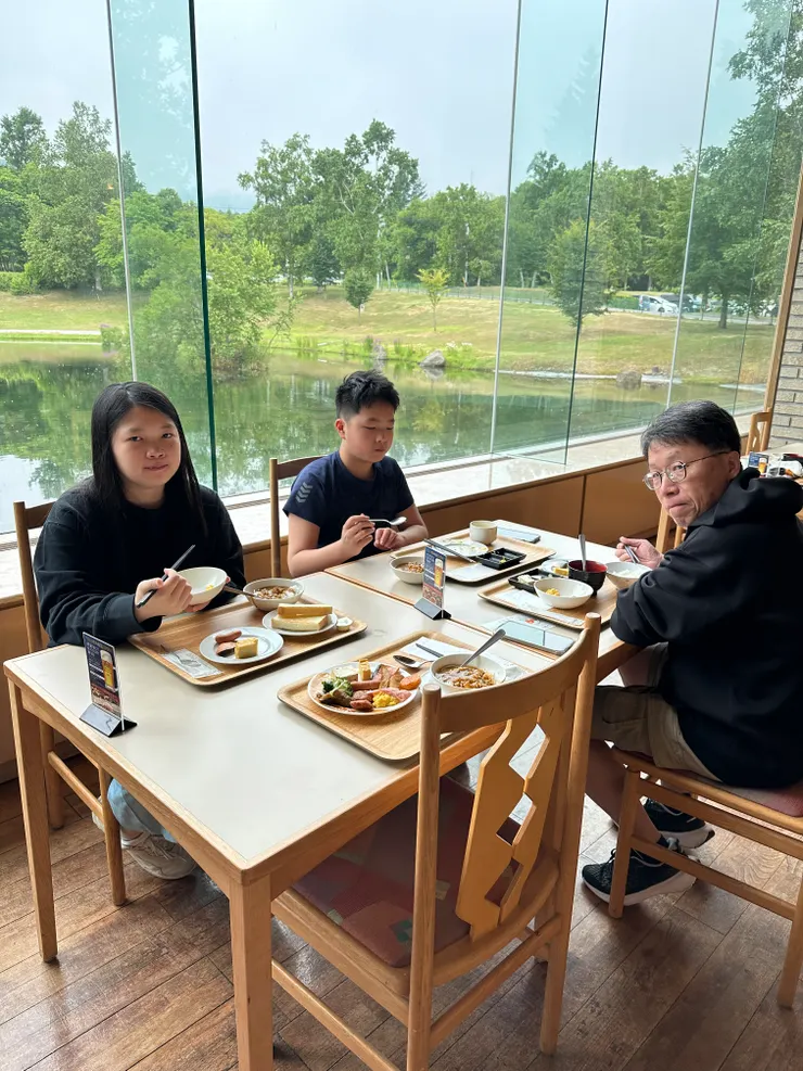 飯店早餐，風景不錯，早餐也豐盛好吃