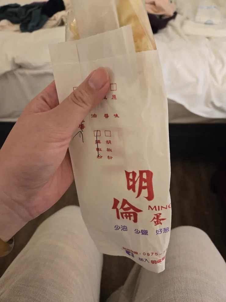 排隊好長不知道是排它還是隔壁章魚燒