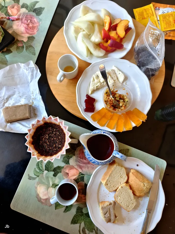 【我們在城堡民宿的某頓早餐】