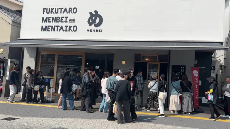 福太郎 (Fukutaro)： 福岡必買明太子仙貝總店，現烤飯糰超誘人。