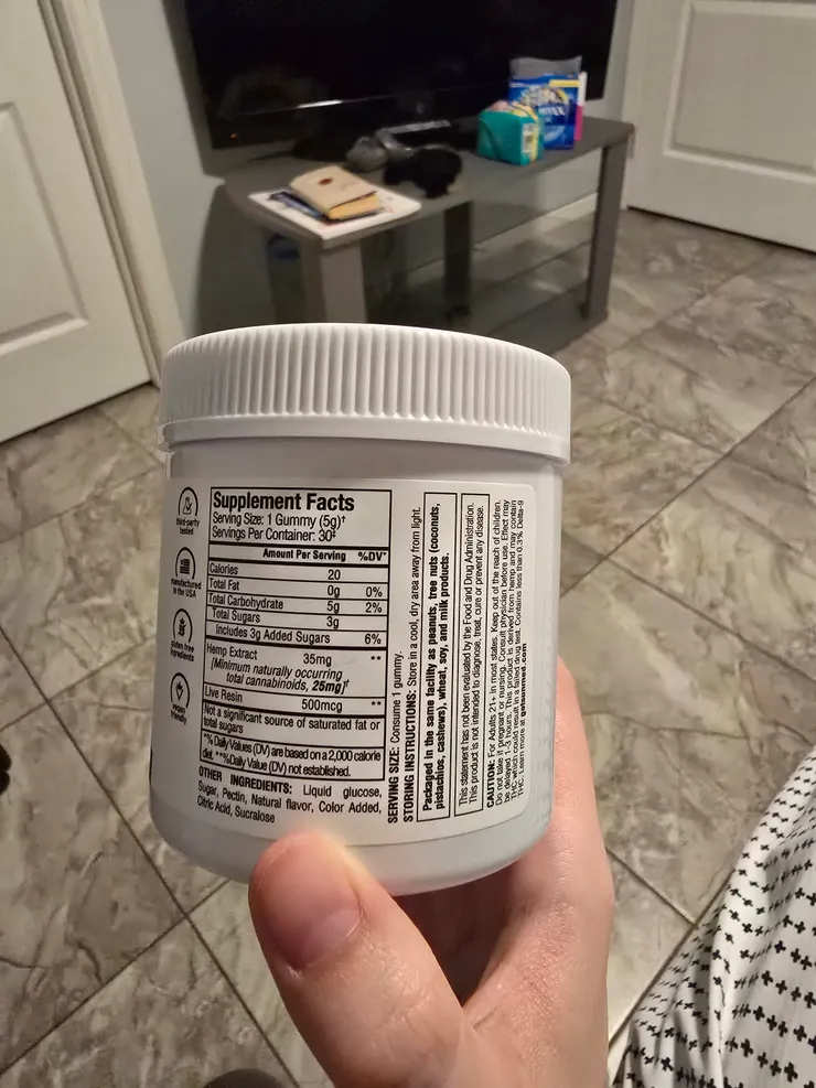 每罐CBD軟糖都有詳細的標示，讓消費者知道自己吃了甚麼成分