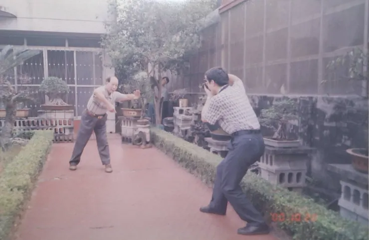 動作示範及老師家的庭院