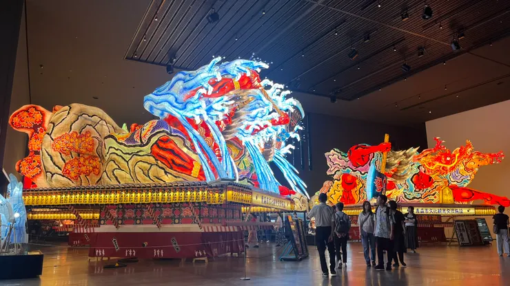 能近距離欣賞實際參與祭典的睡魔燈籠。