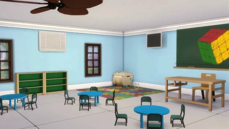 低級生上課以遊戲和活動為主，有時會坐下聽老師說、有時分組做手工、有時則一起坐在玩具角聽老師說故事。