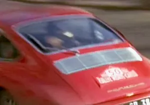 1966 年，Henri Perrier 和 Pierre de Pastier 在蒙特卡洛拉力賽中駕駛 911