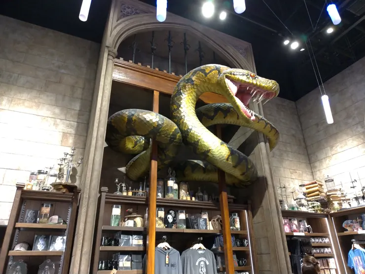 紀念品店也有佈景