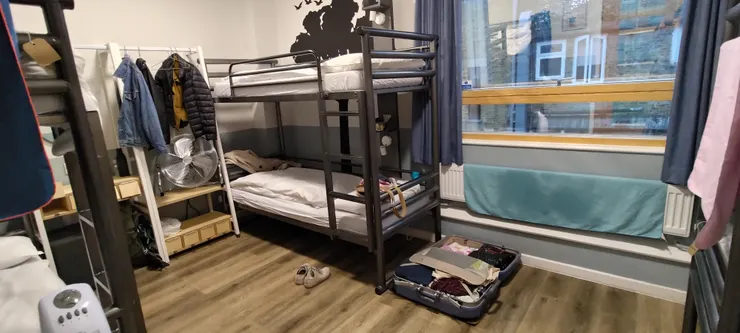 女生四人一間房型，需要共用衛浴