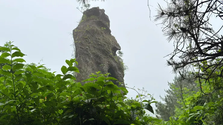 濟州島「燈檠石」跟台灣很多地區「石頭公」意義類似
