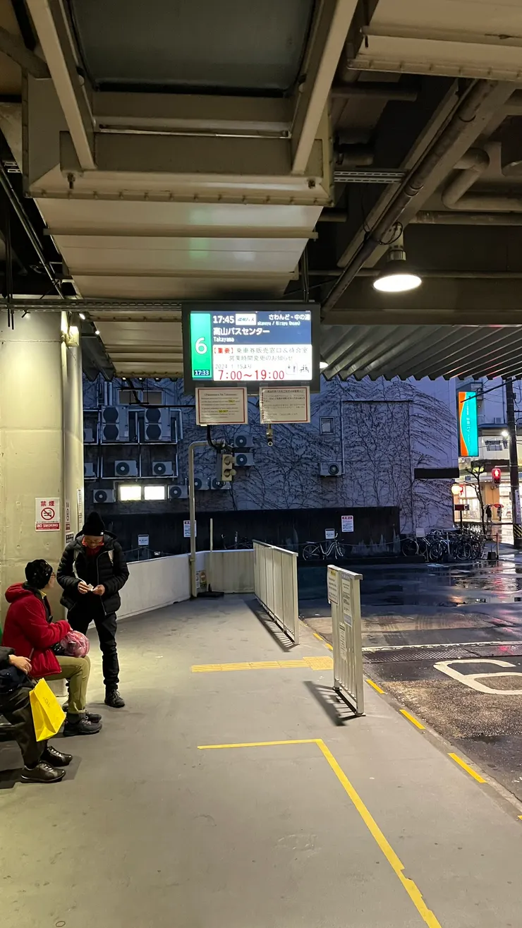 因為是往高山的末班車，必須要搭到。