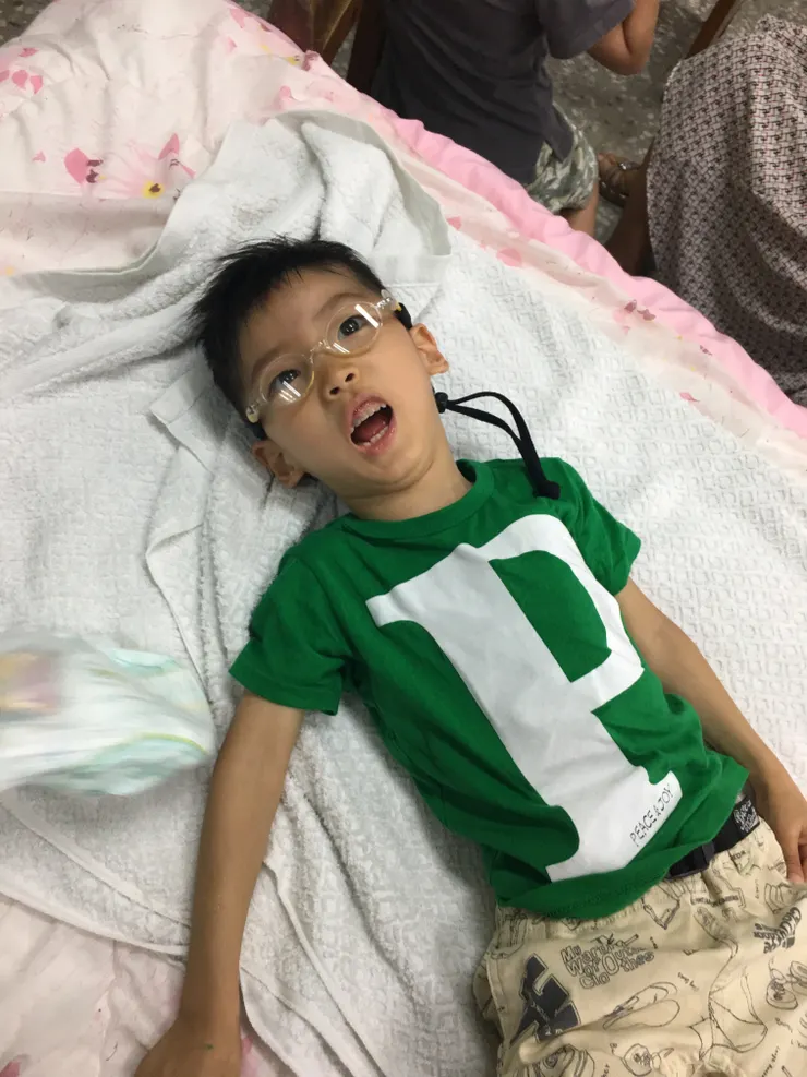 常常一躺下來準備要換尿布就很開心。