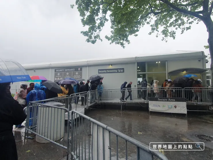 登船前的安檢站