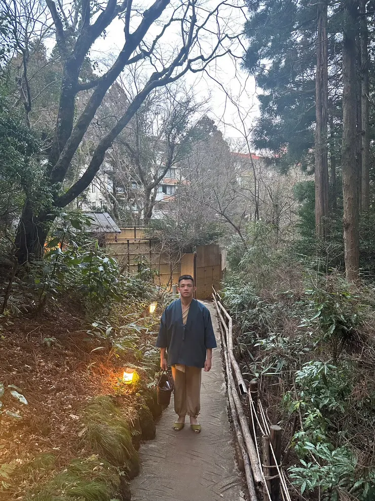 通往「個人風呂」的步道,硬要挑「水之音」的缺點應該只有「浴袍不好看」