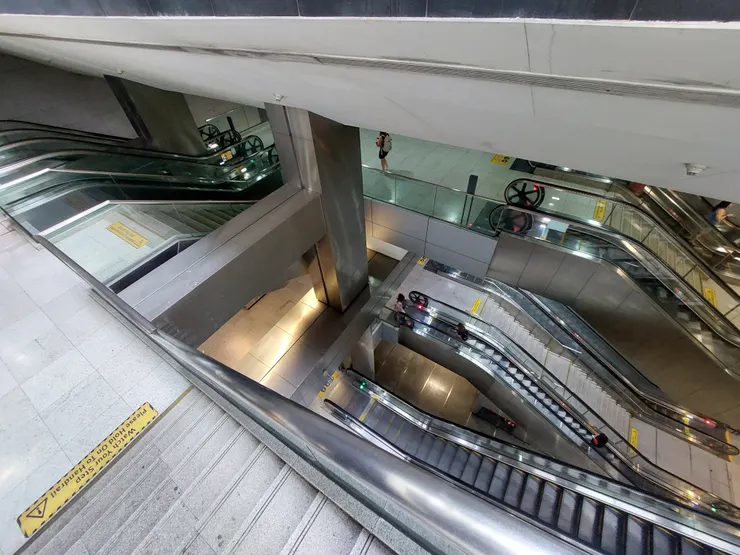 喜歡地下都市迷宮的感覺，讓人想起艾雪的畫