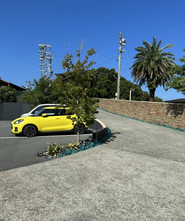 飯店前面停車場!!