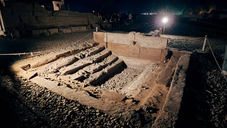 神廟被拆解作為新建築的材料