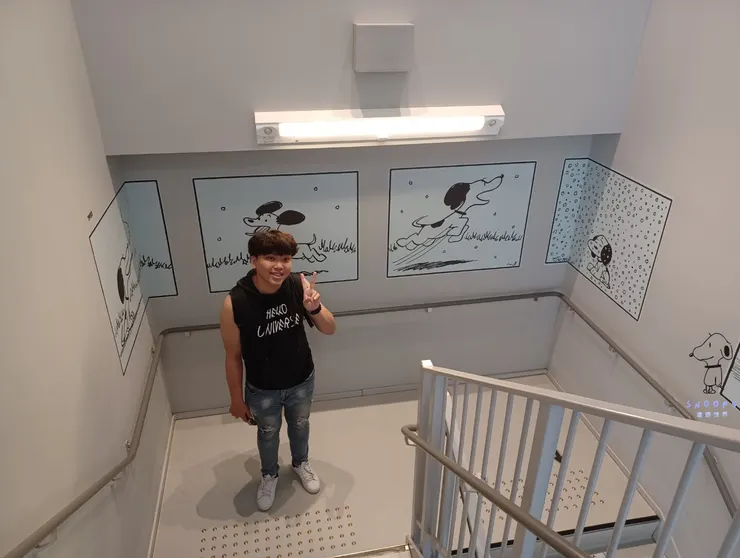 Snoopy樓梯間漫畫牆