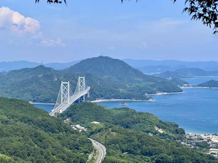 回望我們騎過的因島大橋，真的還覺得挺有成就感的呢~~