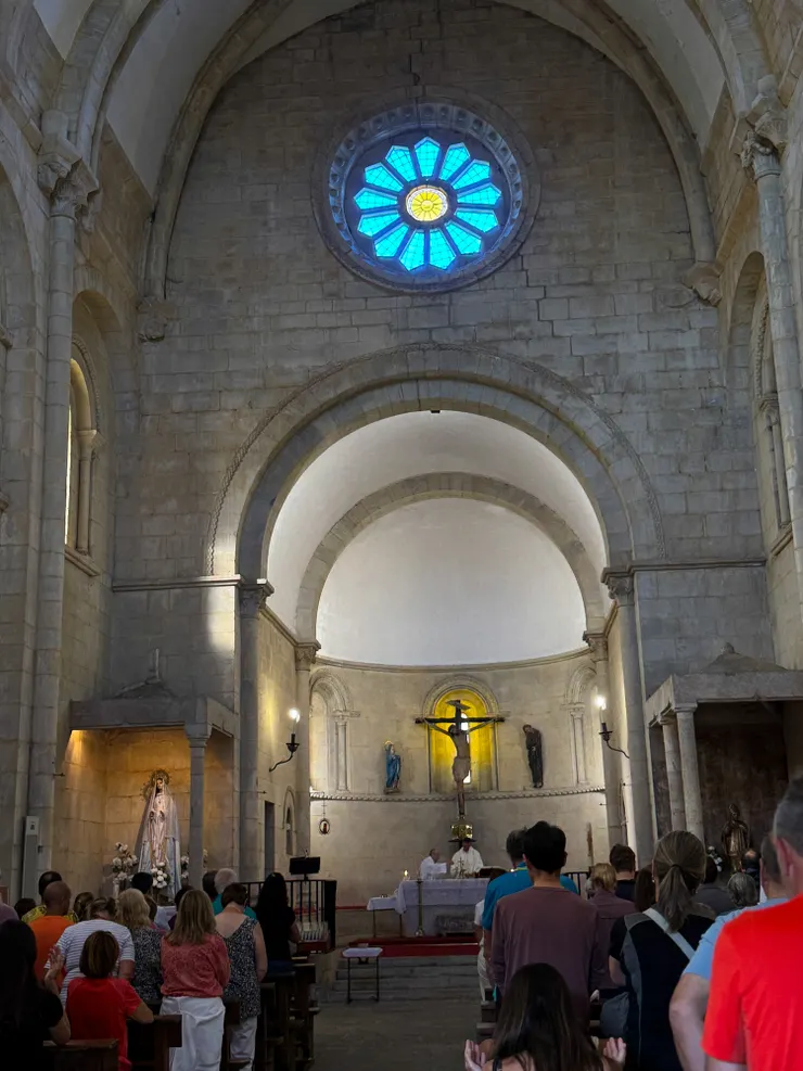 適逢週末教堂裡正在做禮拜