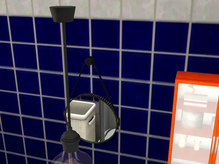 燈、鏡子和雜物櫃。很少人從這角度拍洗手間吧。