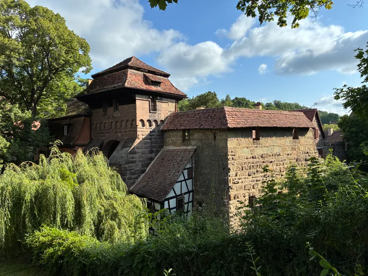 毛布朗隱修院的大門