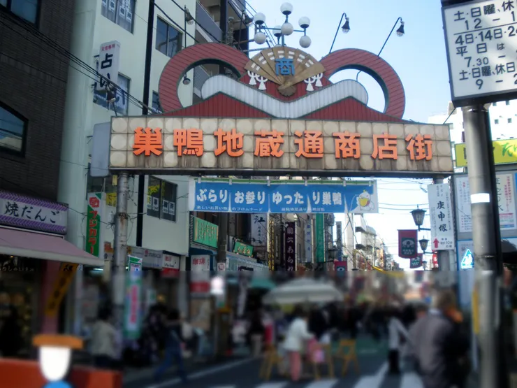 巢鴨地藏通商店街／《無人知曉的夏日清晨》裡頭的商店街