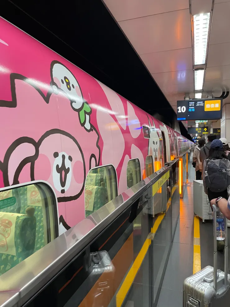 搭到可愛的「卡娜赫拉」列車