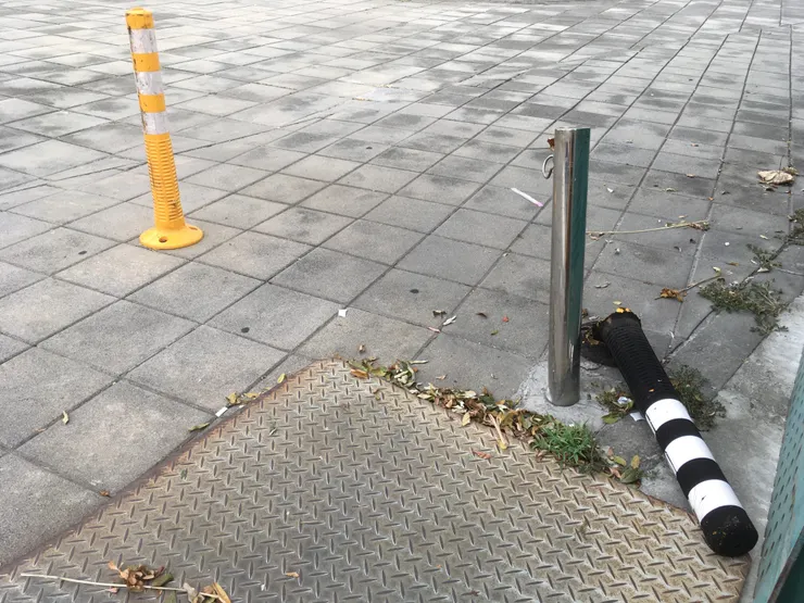 防護柱，攝於關渡，2020 / 07 /17。