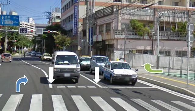 資料來源：「看不懂日本的交通標線，有沒有人可以幫幫忙」，背包客棧；沖繩道路街景