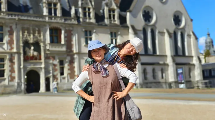 【布盧瓦城堡風格多曾住七王十后 太晚到我們不進門只在週邊張望】