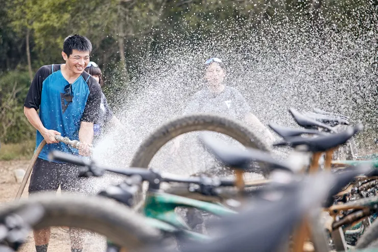 終於結束啦！洗車也是洗得很開心！