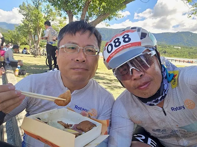 與我在池上大坡池吃便當的其楹~