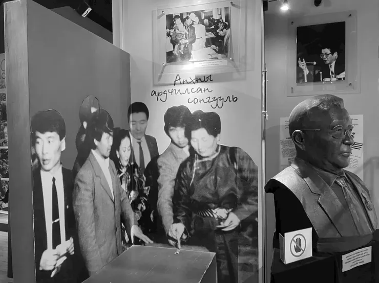 國家博物館的展出內容，包含1992年蒙古國民主化後的投票