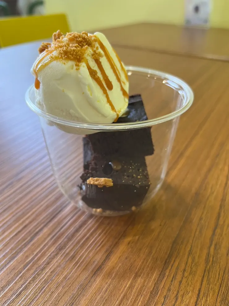 好吃~不過如果布朗尼有加熱過應該會更美味~