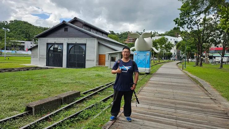 我在台東鐵花村!鐵花村就是台東舊火車站的位置!