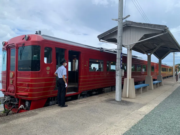 伊予灘物語之觀光列車。