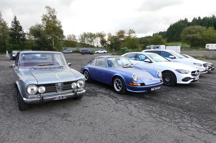 Brunchen停車場面積相當大，不用怕找不到車位