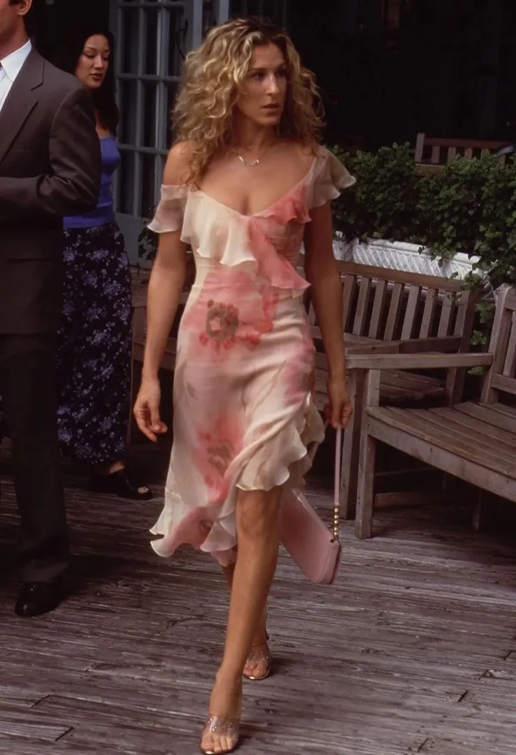 Sex and the city carrie 的劇照 服裝是由richard Tyler所設計的,目前被收藏於museums Victoria 的博物館