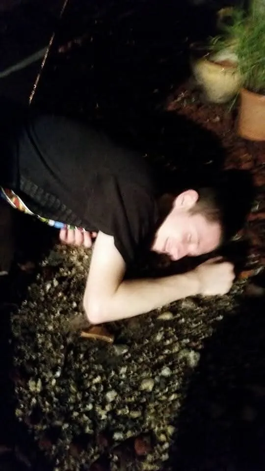 10年前他醉倒的樣子